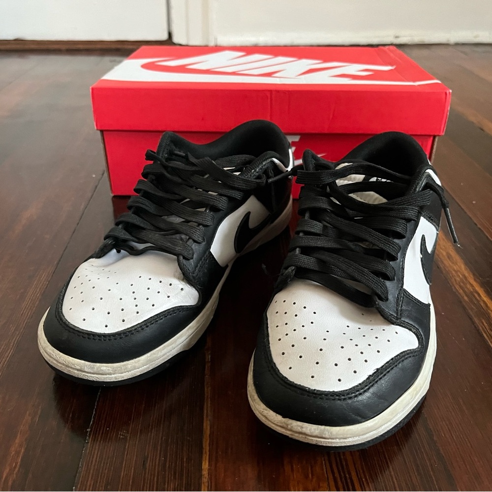 Nike dunk low so pandas. Size 7.5 womans, 6 men. Black and white color way.